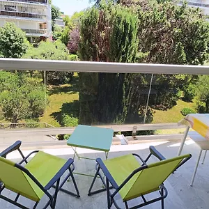 Climatisé à Les Pins Dans Résidence Avec Piscine Appartement
